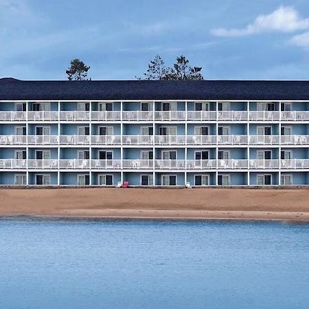 Fairview Beachfront Inn Mackinaw City Exterior photo