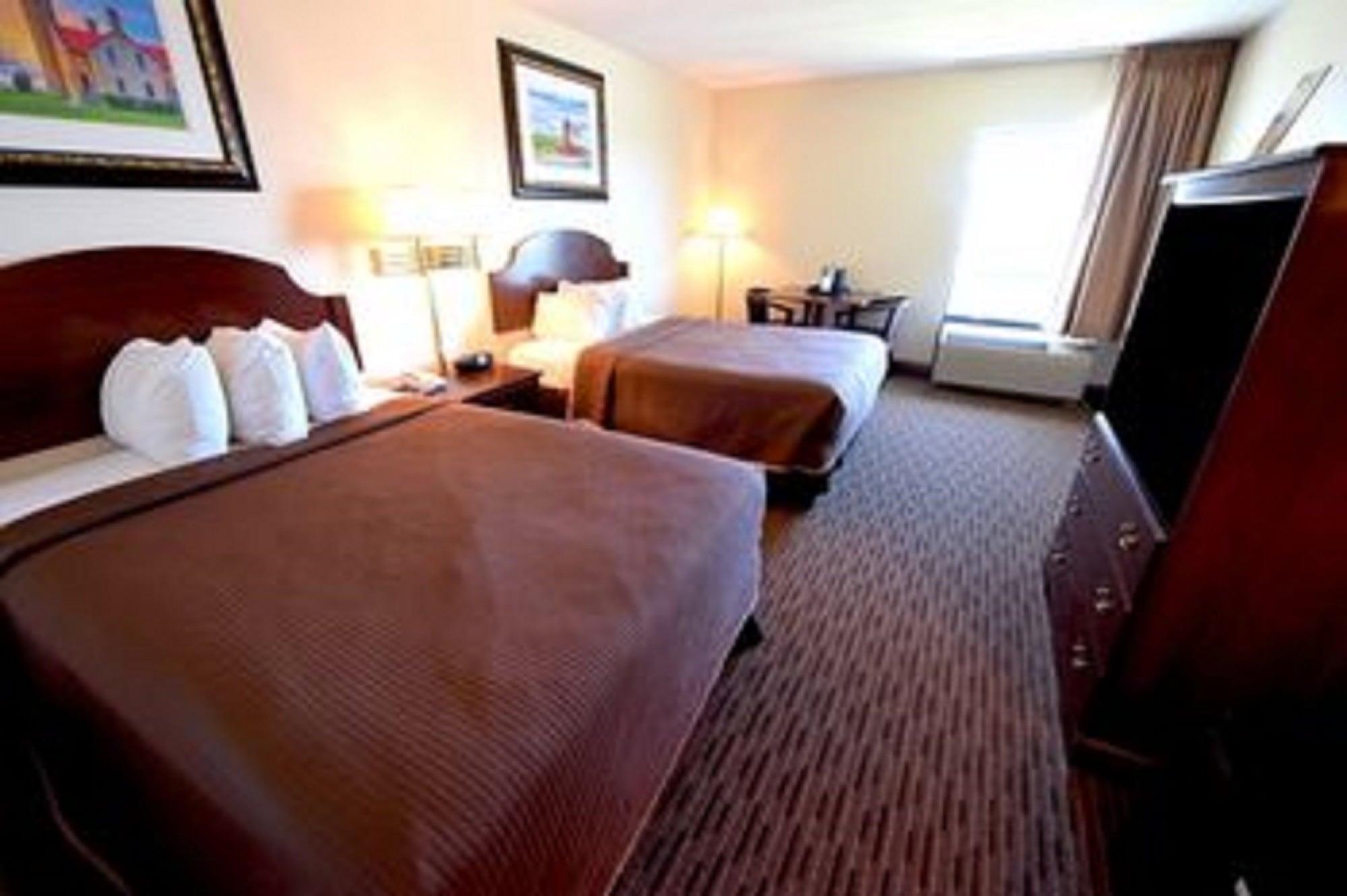 Fairview Beachfront Inn Mackinaw City Exterior photo