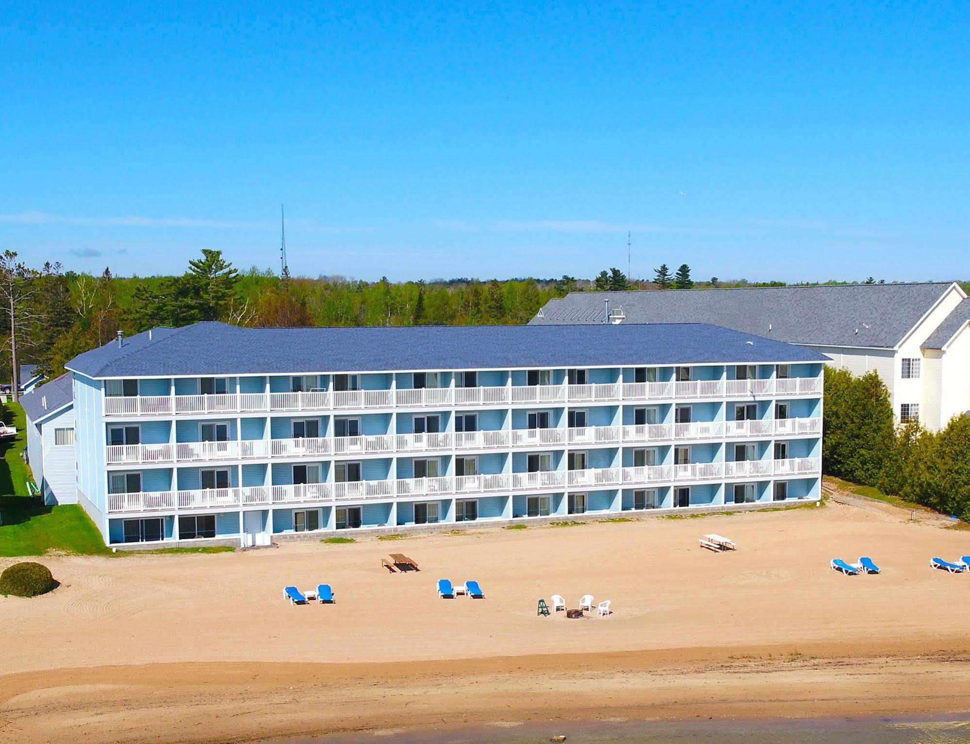 Fairview Beachfront Inn Mackinaw City Exterior photo